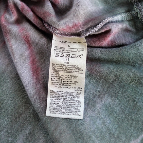 Handmade tie dye v-neck t-shirt top by Hue Revival - Picture 6 of 9